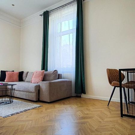Smaragd Apartman Győr Exteriör bild