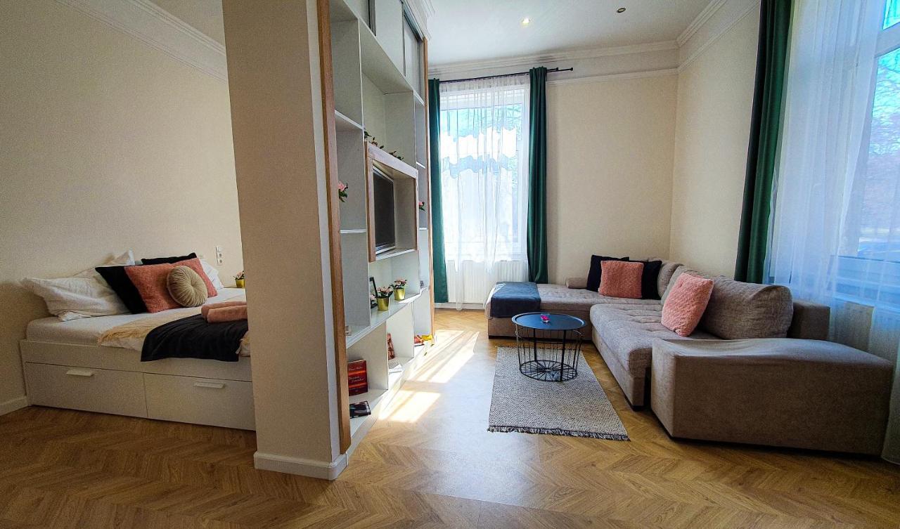 Smaragd Apartman Győr Exteriör bild